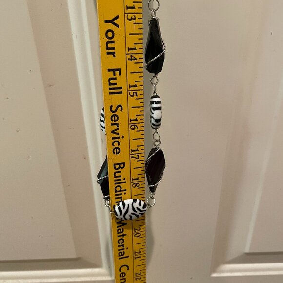 YOU & I BRAND NECKLACE, BRACELET AND EARRING SET, ZEBRA DESIGN BLACK AND WHITE. - Picture 13 of 13